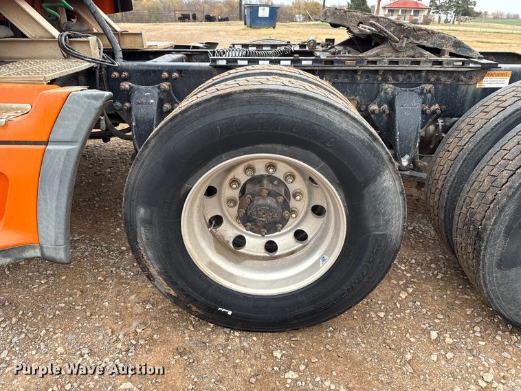 image for item EU5457 2007 Freightliner CST120 semi truck