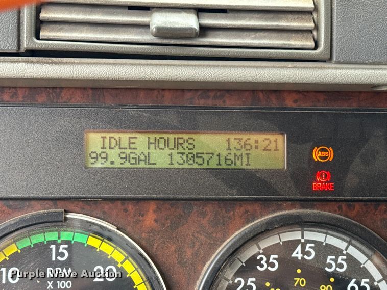 image for item EU5457 2007 Freightliner CST120 semi truck