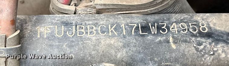 image for item EU5457 2007 Freightliner CST120 semi truck