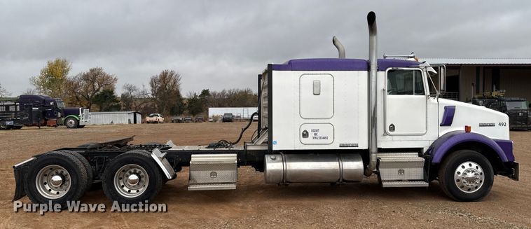 image for item EU5458 1990 Kenworth T800 semi truck