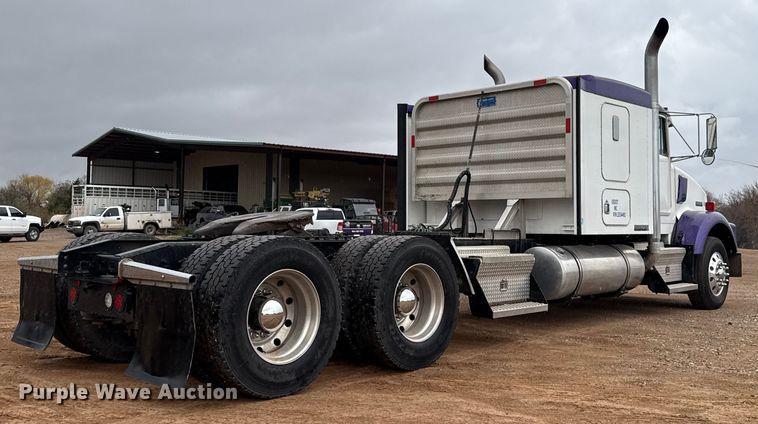 image for item EU5458 1990 Kenworth T800 semi truck