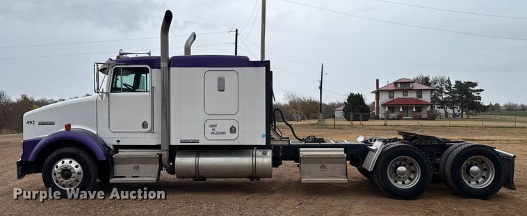 image for item EU5458 1990 Kenworth T800 semi truck