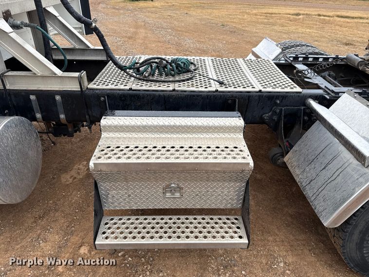 image for item EU5458 1990 Kenworth T800 semi truck