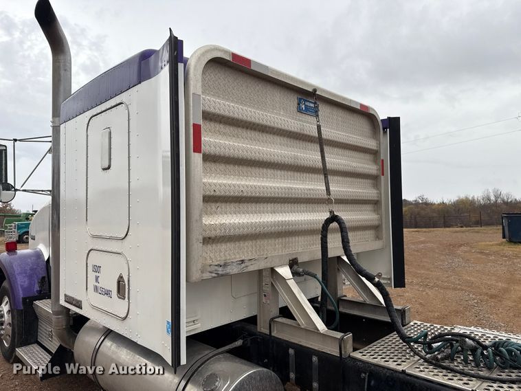 image for item EU5458 1990 Kenworth T800 semi truck