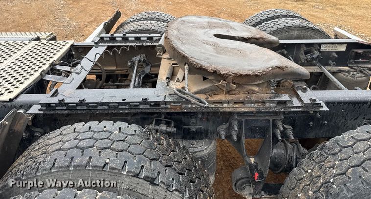 image for item EU5458 1990 Kenworth T800 semi truck