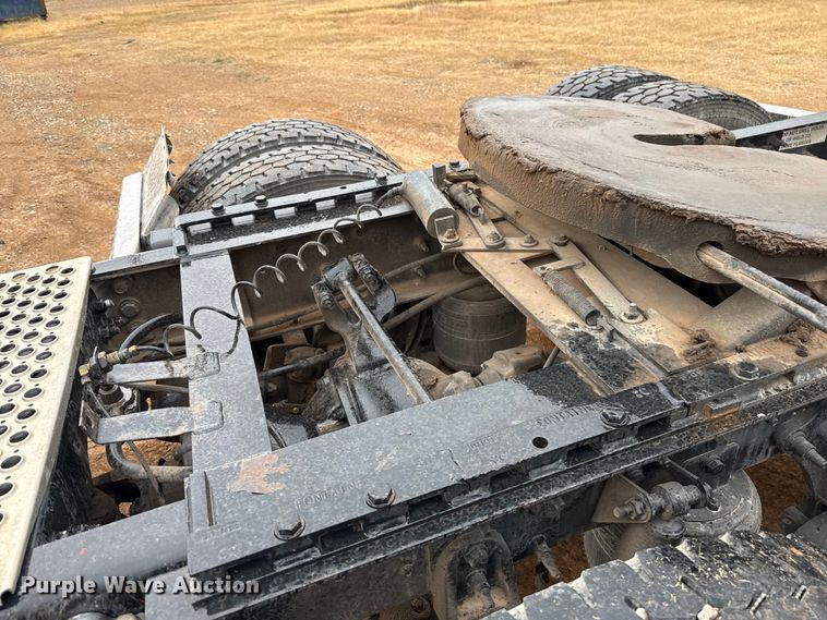 image for item EU5458 1990 Kenworth T800 semi truck