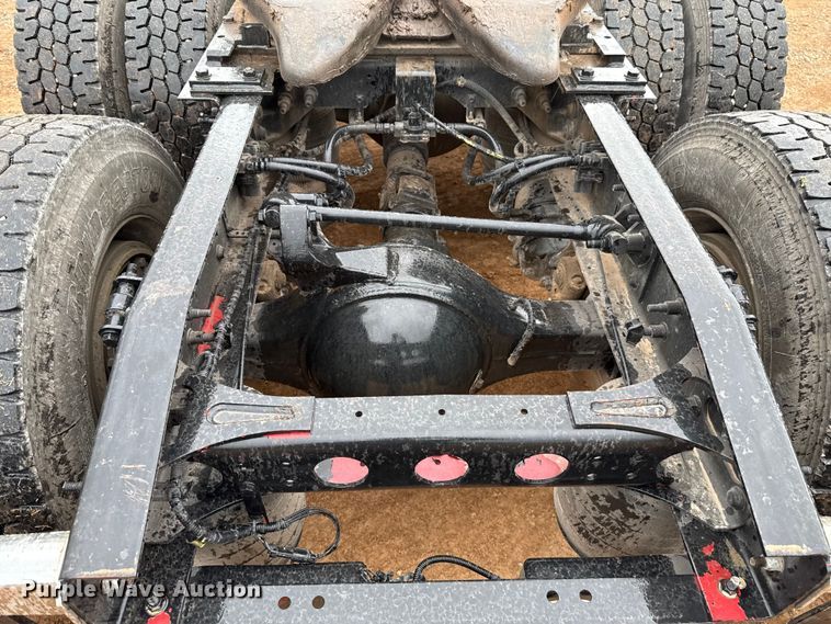 image for item EU5458 1990 Kenworth T800 semi truck