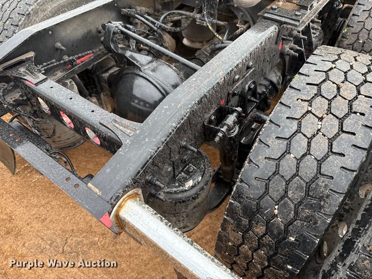 image for item EU5458 1990 Kenworth T800 semi truck