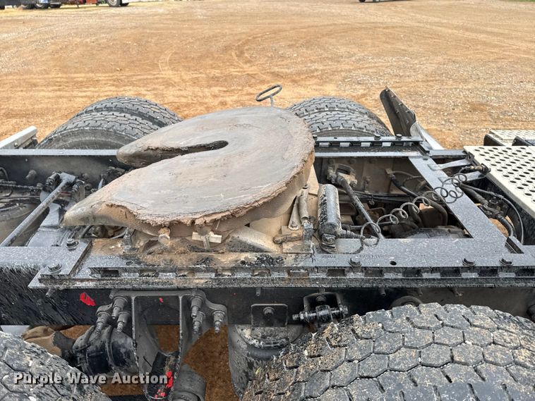 image for item EU5458 1990 Kenworth T800 semi truck