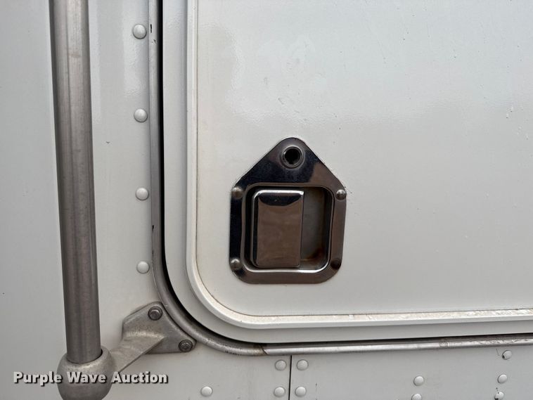 image for item EU5458 1990 Kenworth T800 semi truck