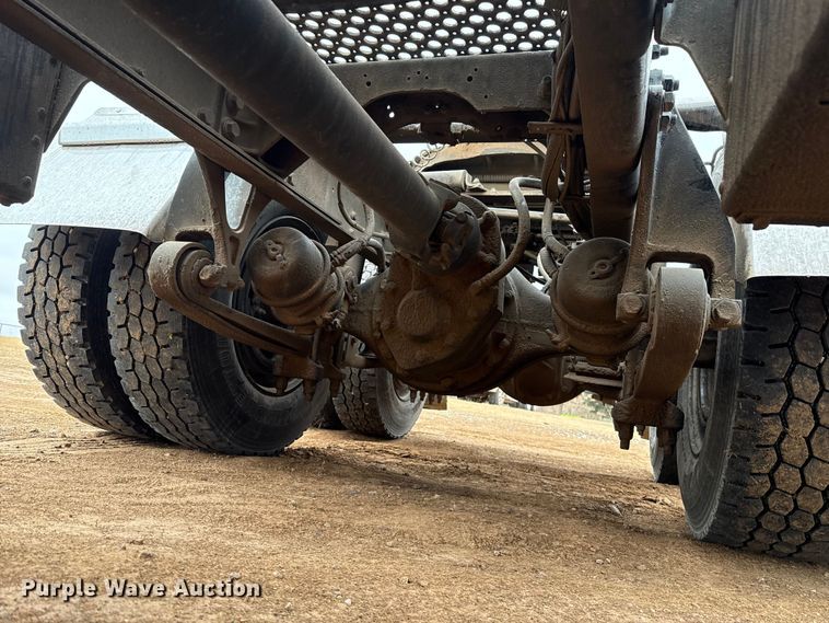 image for item EU5458 1990 Kenworth T800 semi truck