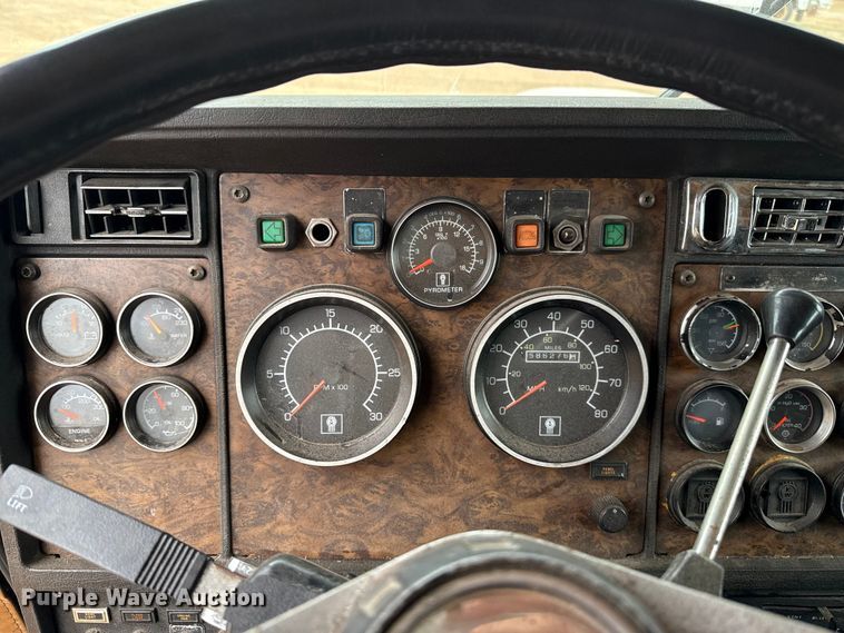 image for item EU5458 1990 Kenworth T800 semi truck