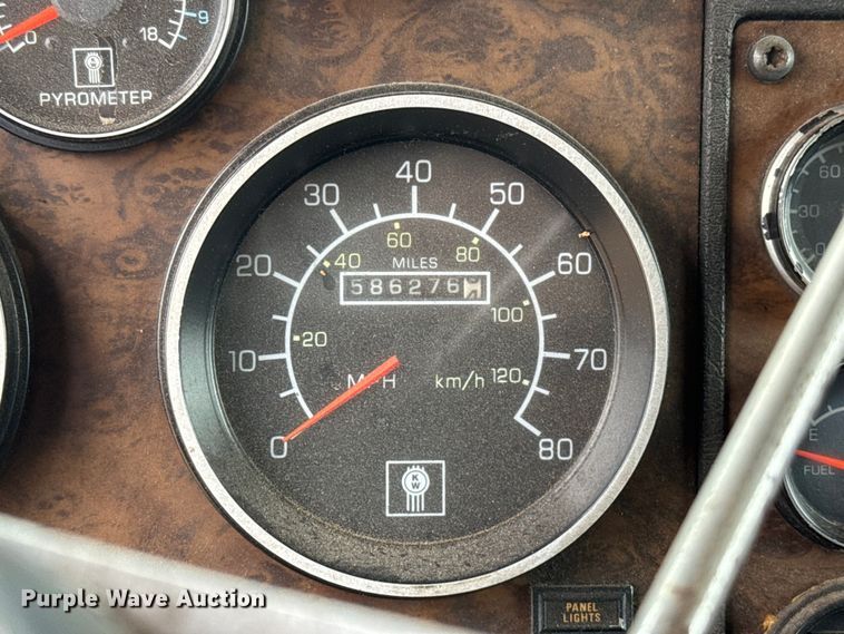 image for item EU5458 1990 Kenworth T800 semi truck