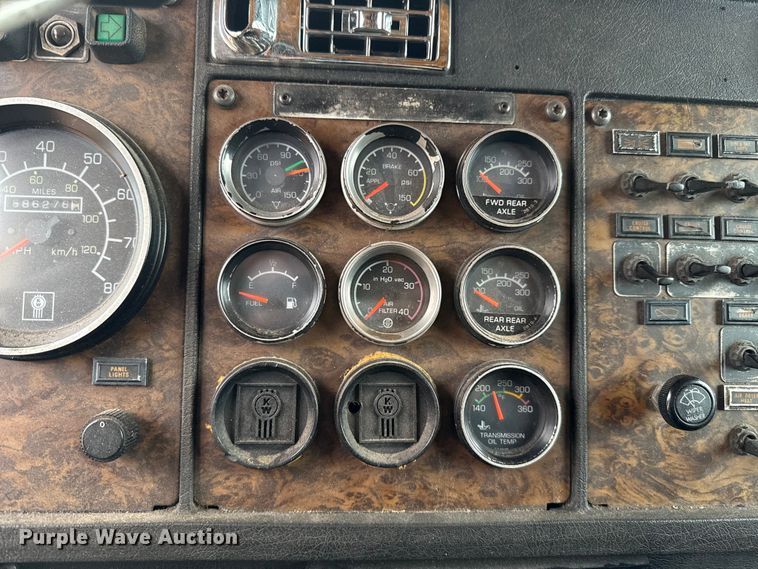 image for item EU5458 1990 Kenworth T800 semi truck