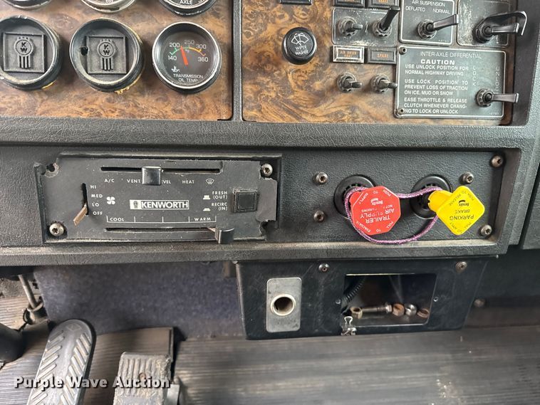 image for item EU5458 1990 Kenworth T800 semi truck