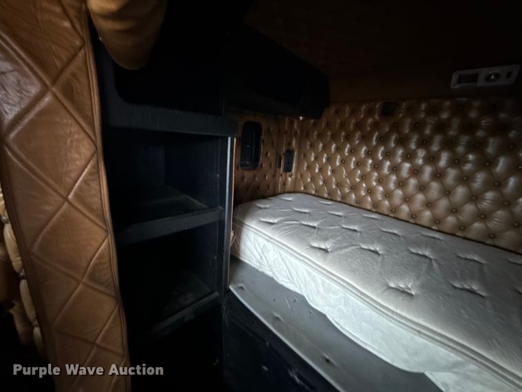 image for item EU5458 1990 Kenworth T800 semi truck