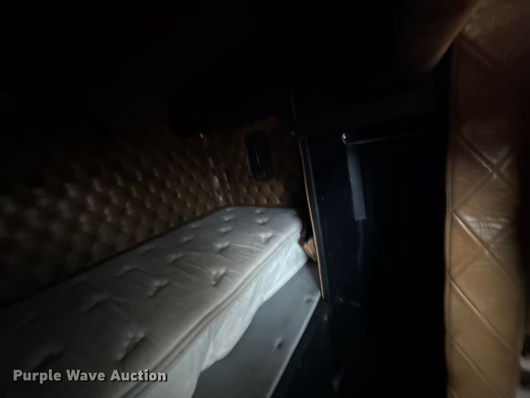 image for item EU5458 1990 Kenworth T800 semi truck