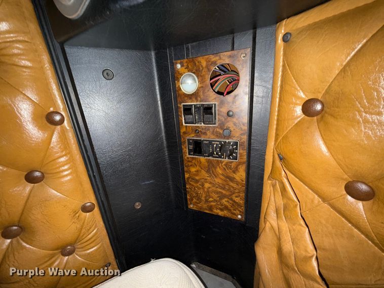 image for item EU5458 1990 Kenworth T800 semi truck