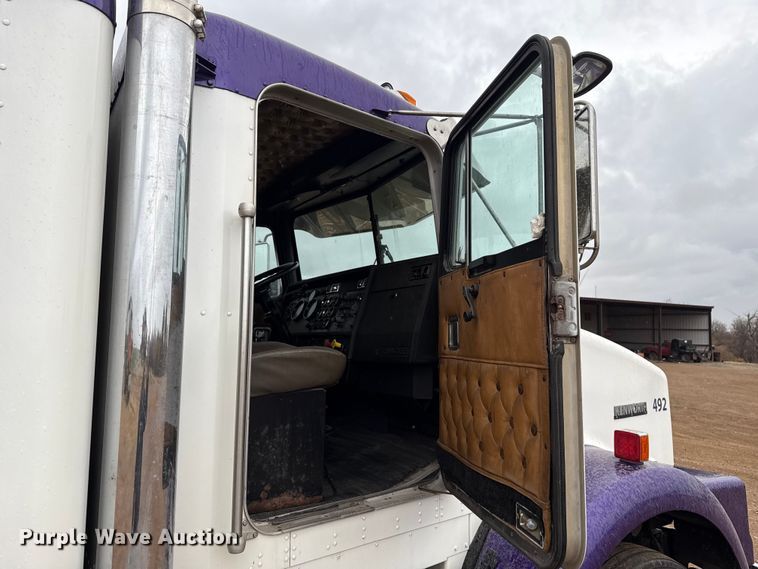 image for item EU5458 1990 Kenworth T800 semi truck