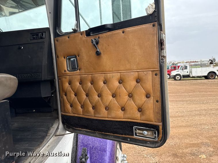 image for item EU5458 1990 Kenworth T800 semi truck