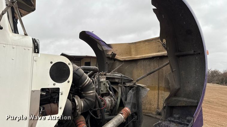 image for item EU5458 1990 Kenworth T800 semi truck