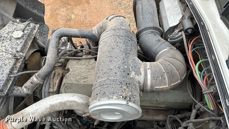 image for item EU5458 1990 Kenworth T800 semi truck