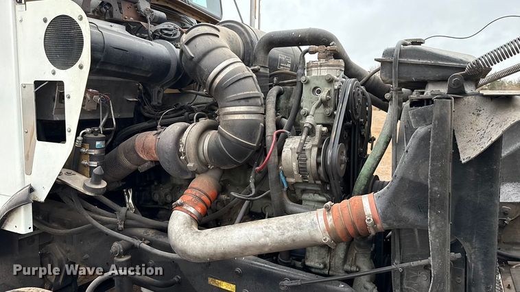 image for item EU5458 1990 Kenworth T800 semi truck