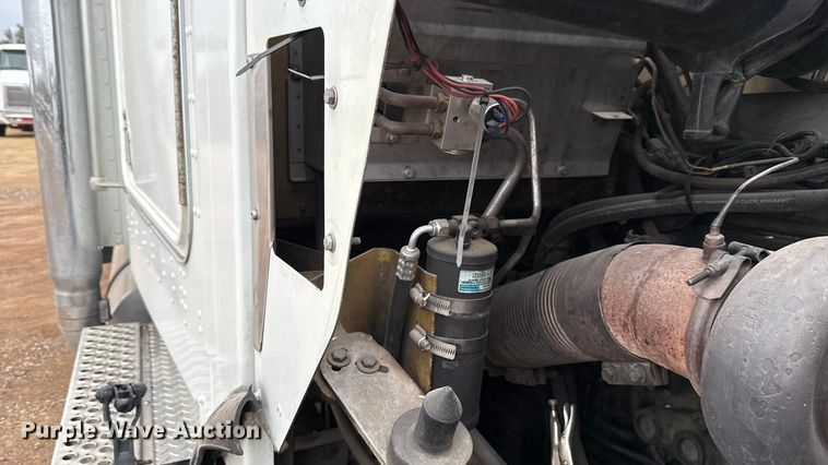 image for item EU5458 1990 Kenworth T800 semi truck