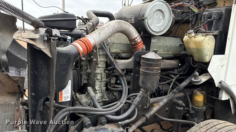 image for item EU5458 1990 Kenworth T800 semi truck