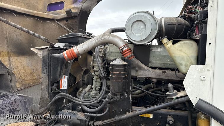 image for item EU5458 1990 Kenworth T800 semi truck