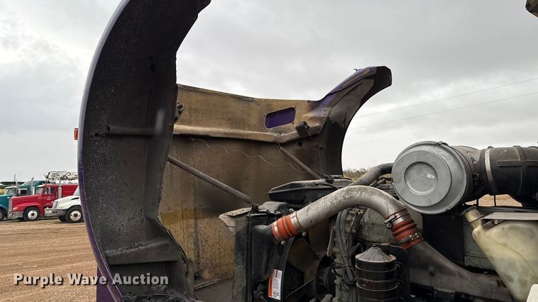 image for item EU5458 1990 Kenworth T800 semi truck