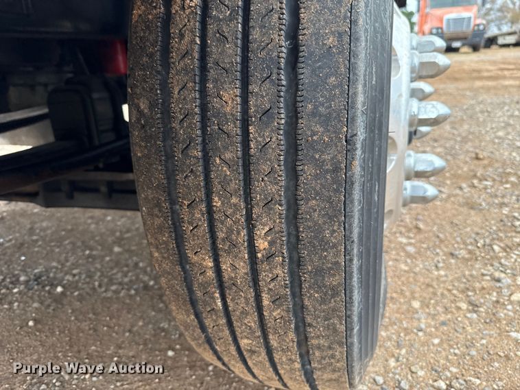 image for item EU5458 1990 Kenworth T800 semi truck