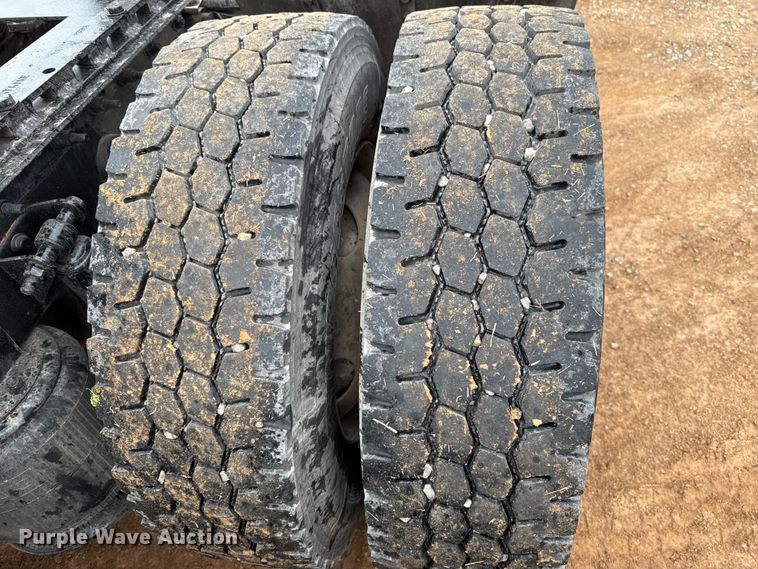 image for item EU5458 1990 Kenworth T800 semi truck