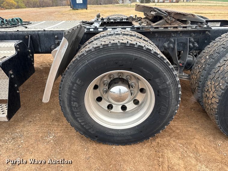 image for item EU5458 1990 Kenworth T800 semi truck