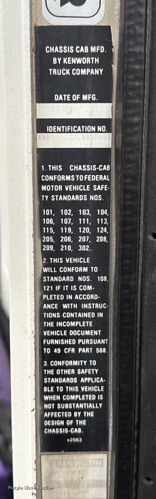 image for item EU5458 1990 Kenworth T800 semi truck