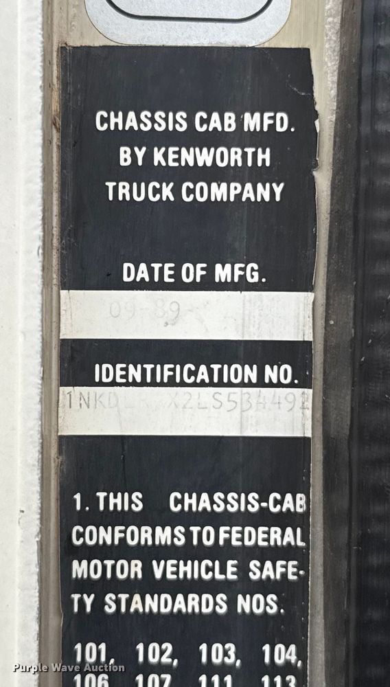 image for item EU5458 1990 Kenworth T800 semi truck