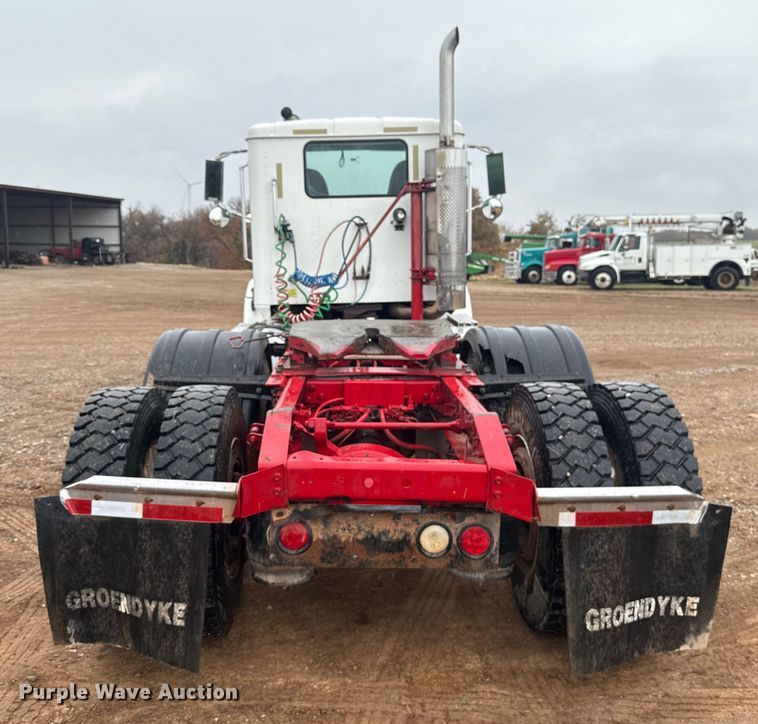 image for item EU5459 2005 International 9200i semi truck