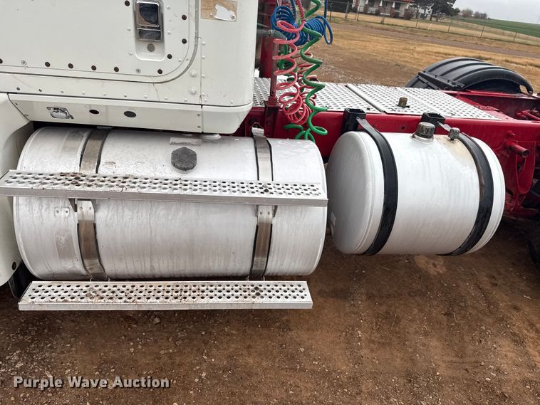 image for item EU5459 2005 International 9200i semi truck