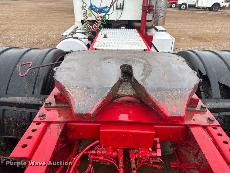 image for item EU5459 2005 International 9200i semi truck