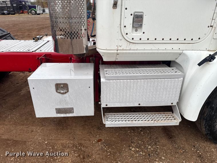 image for item EU5459 2005 International 9200i semi truck