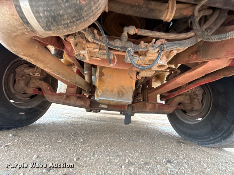 image for item EU5459 2005 International 9200i semi truck