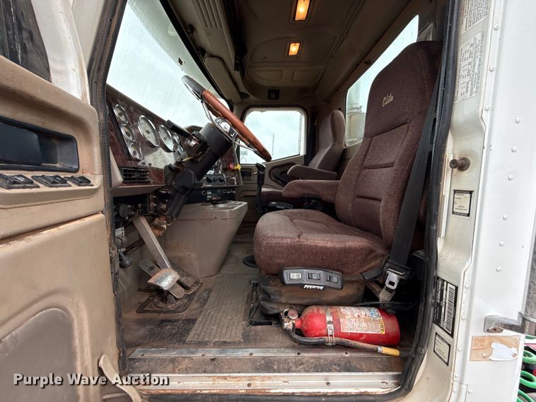 image for item EU5459 2005 International 9200i semi truck