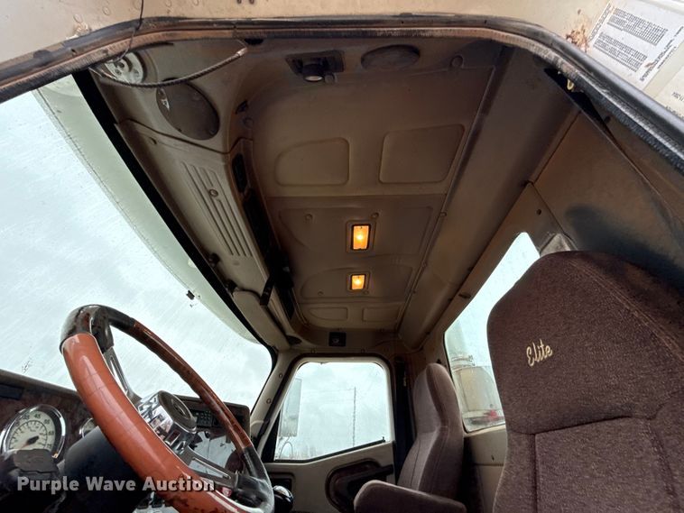 image for item EU5459 2005 International 9200i semi truck