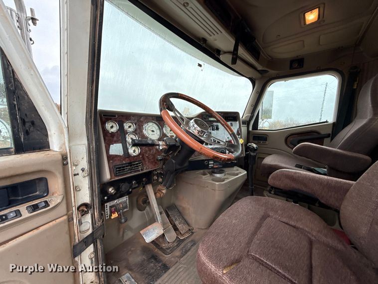 image for item EU5459 2005 International 9200i semi truck