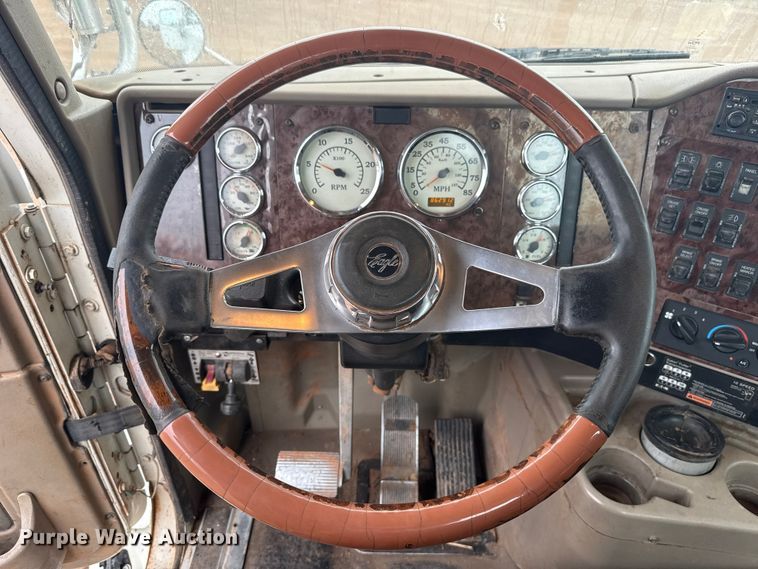 image for item EU5459 2005 International 9200i semi truck