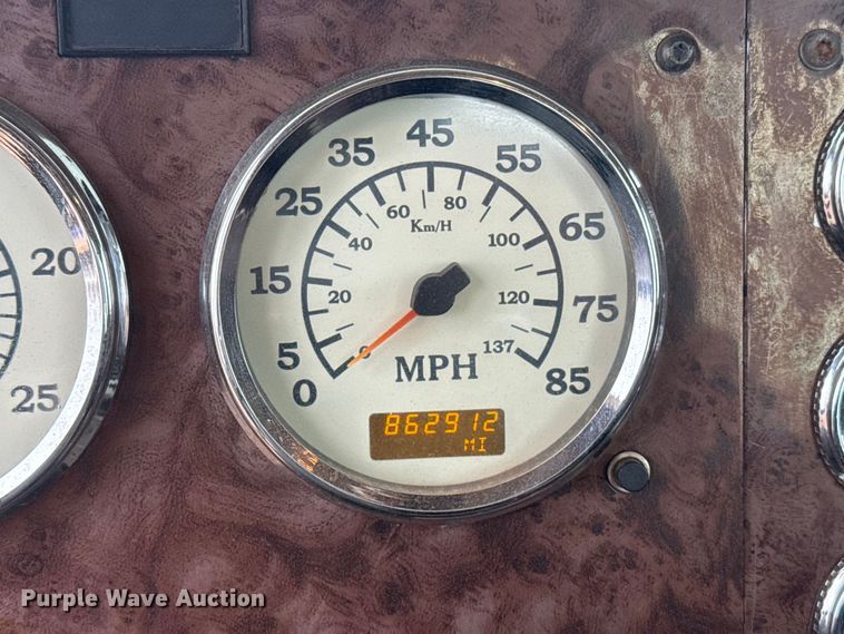 image for item EU5459 2005 International 9200i semi truck