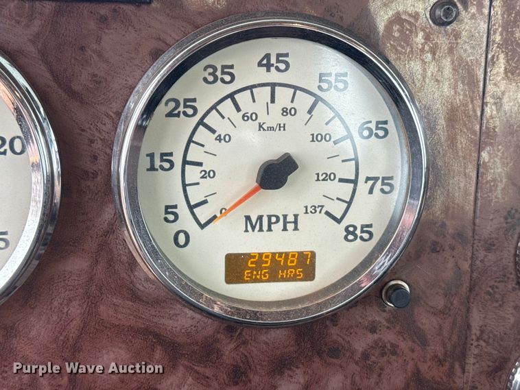 image for item EU5459 2005 International 9200i semi truck