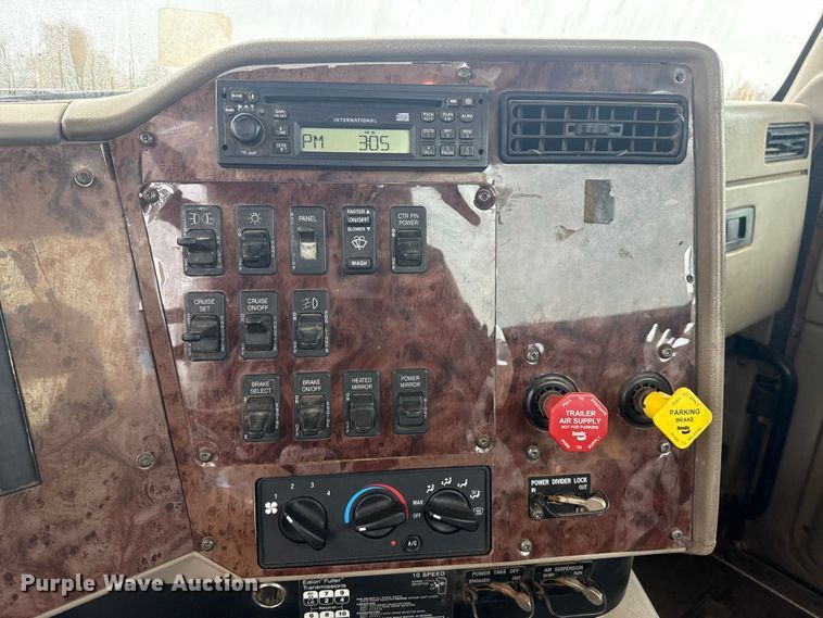 image for item EU5459 2005 International 9200i semi truck