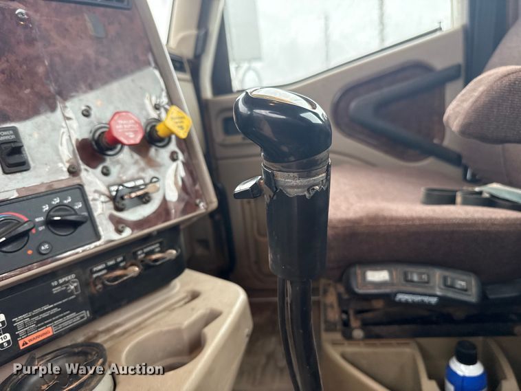 image for item EU5459 2005 International 9200i semi truck