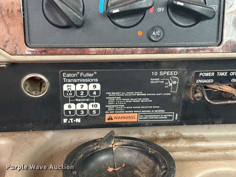 image for item EU5459 2005 International 9200i semi truck